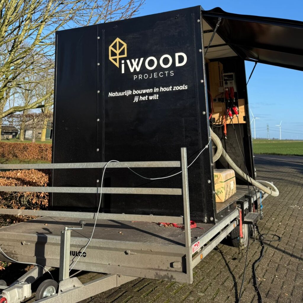 voorkant-houtvezelinblaastruck